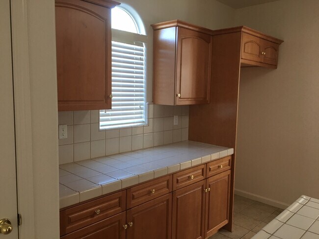 Building Photo - Fabulous Leo Wilson 4/3 in Clovis Unified!