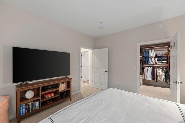 Building Photo - 1008 Portland Ave