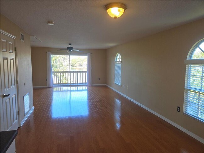 Building Photo - 2648 Sabal Springs Dr