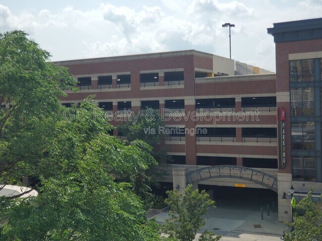 Building Photo - 10 S Dunton Ave