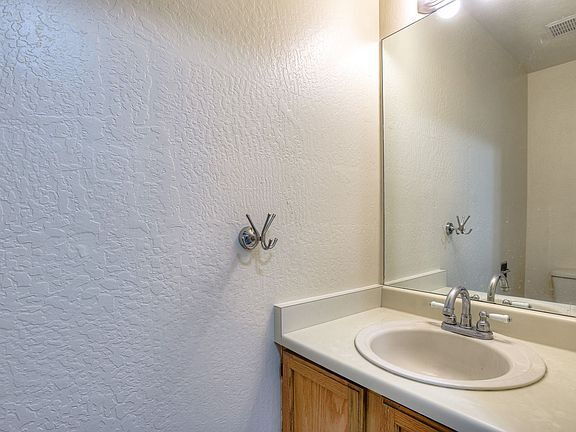 Building Photo - "Charming 2-Bed, 2-Bath Menlo Park Retreat...