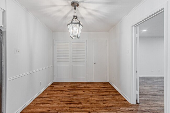 Building Photo - 9133 Villa Park Cir