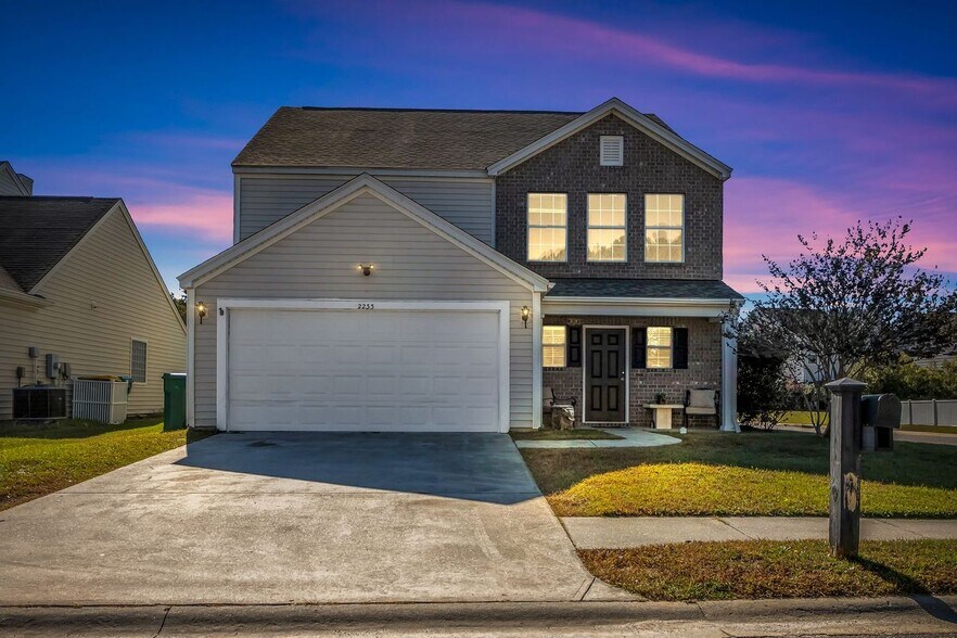 Building Photo - 2233 Blakers Blvd