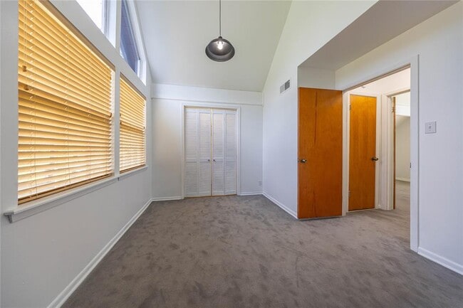 Building Photo - 22 Stonehouse Cir