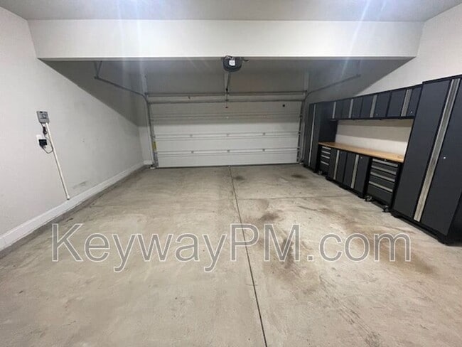 Building Photo - 728 Tree Top Trl