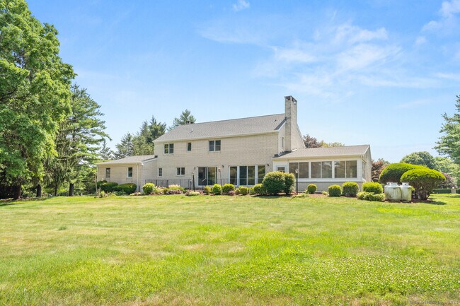 Building Photo - 66 Middle Ridge Rd
