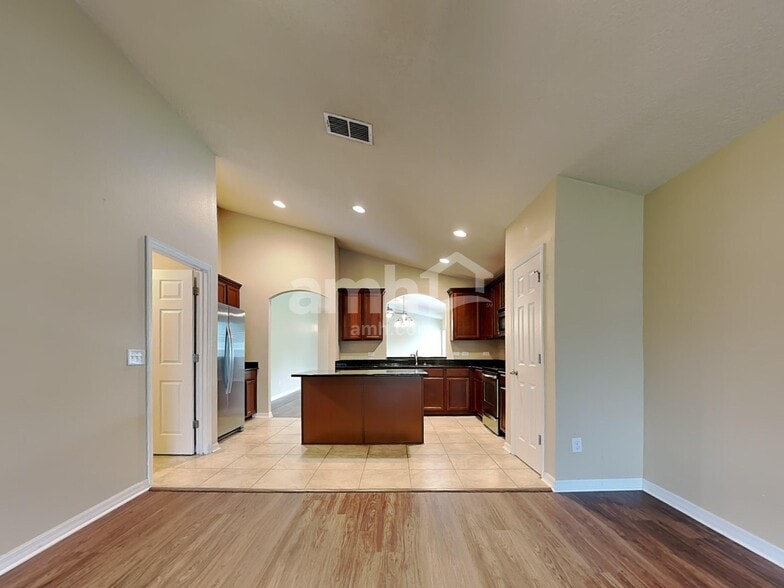 Building Photo - 915 Branchwood Way