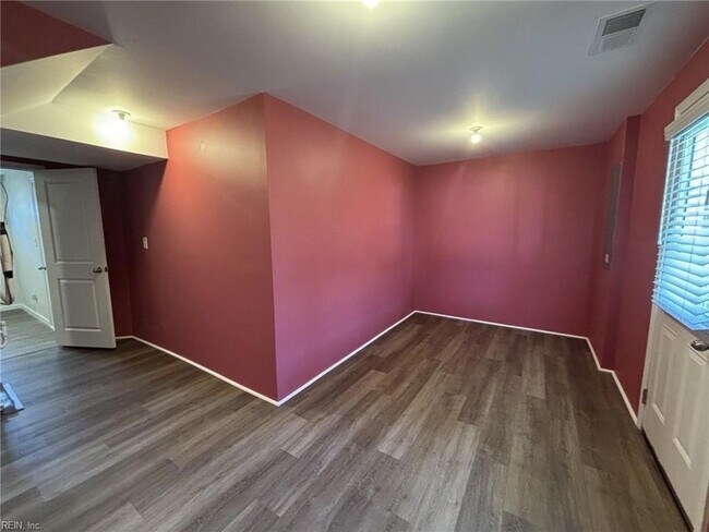 Building Photo - 2027 Petersen Way