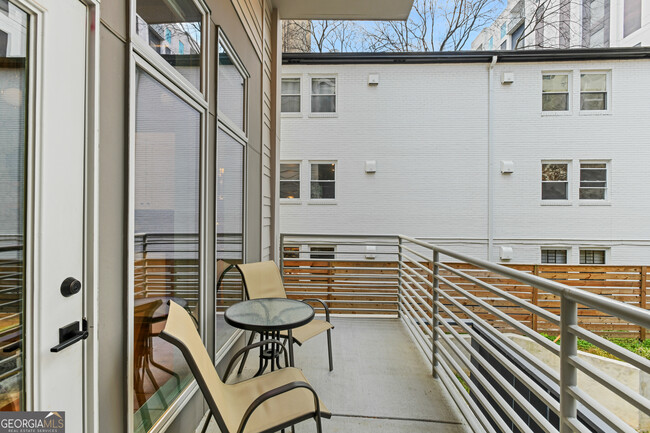Building Photo - 208 12th St NE