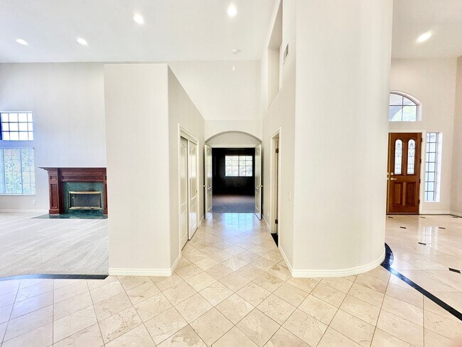 Building Photo - 4286 La Canada Rd
