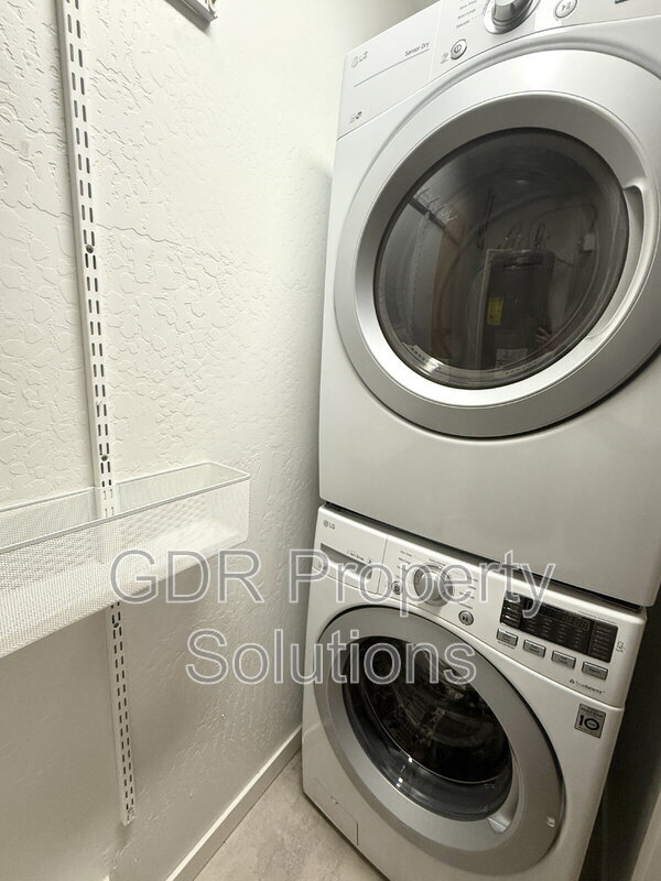 Building Photo - 3600 Central Ave SE