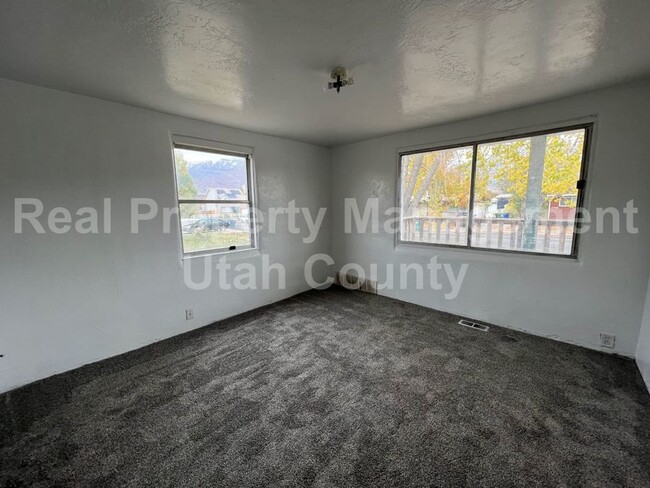 Building Photo - Recently Renovated Orem Home