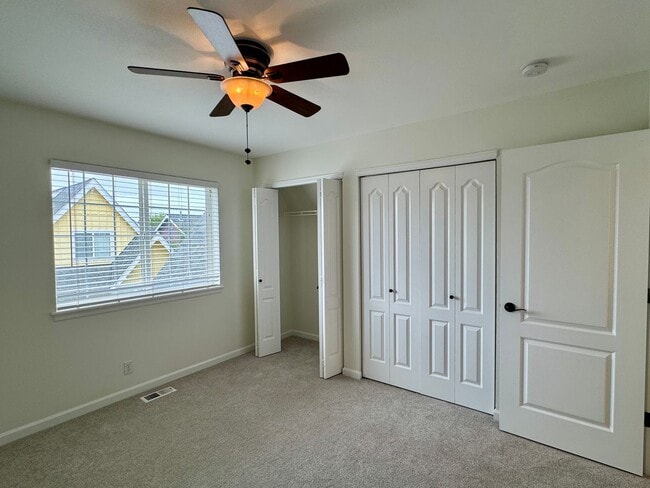 Building Photo - Desirable Poulsbo Place cottage...now avai...
