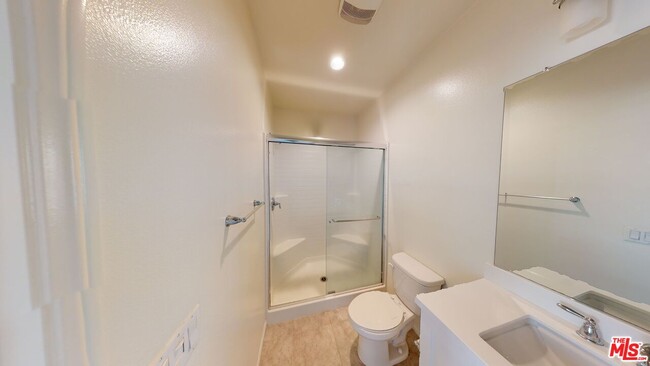 Building Photo - 15429 Encanto Way