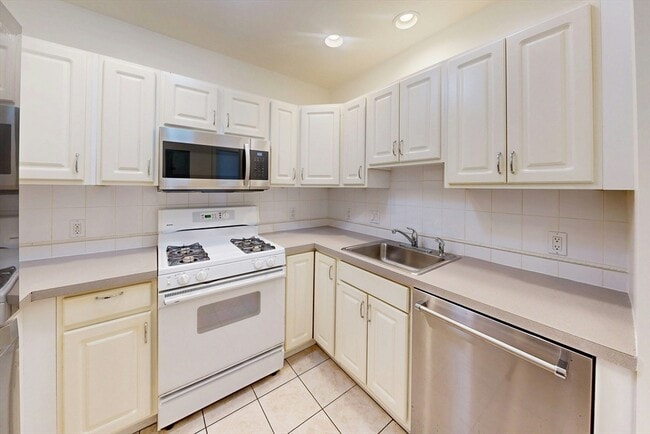 Building Photo - 111 W 8th St