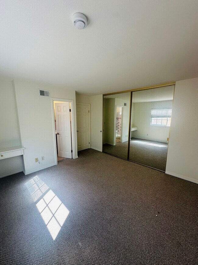 Building Photo - 4056 Caseman Ave