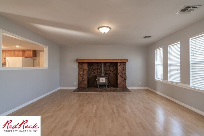 Building Photo - Bright & Spacious 3-Bed, 2-Bath Home in Wa...