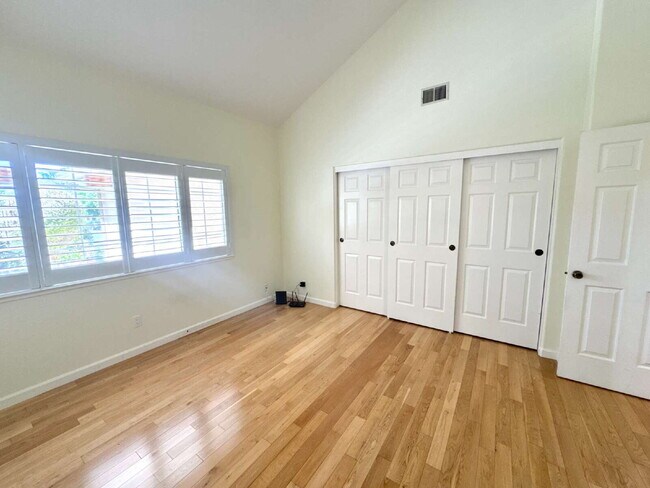 Building Photo - Bright 4 Bedroom San Jose Home With Tall Ceilings