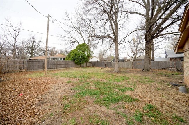 Building Photo - 1621 Kavel Dr