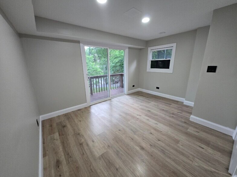 Building Photo - 813 Rand Rd