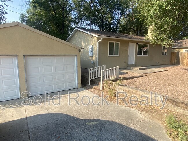 Primary Photo - 829-831 Prairie Rd
