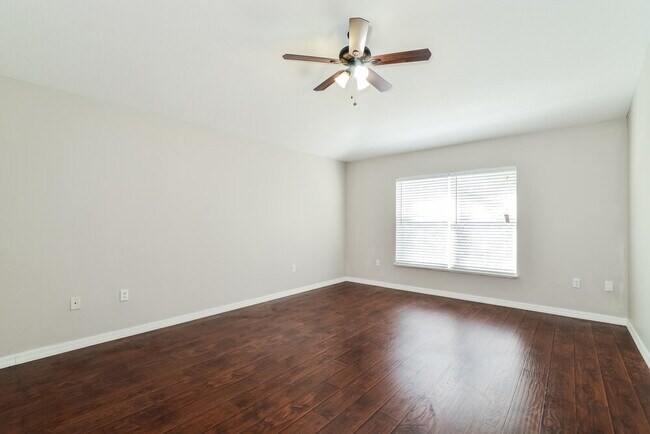 Building Photo - 2209 Nicollett Way