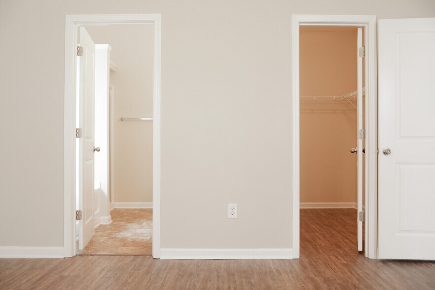 Master bedroom has big bath and walk-in closet - 1604 Fairforest Court
