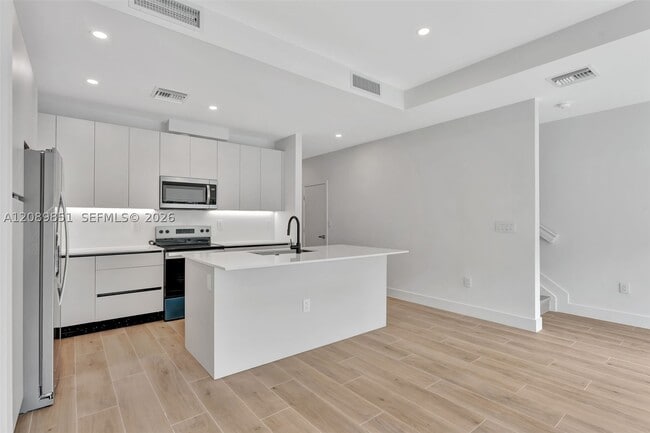 Building Photo - 1533 NW 94th Ave