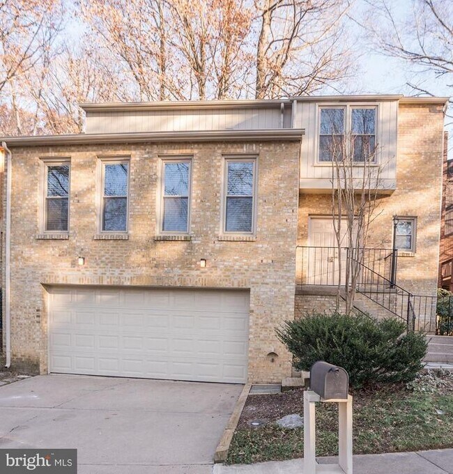 Building Photo - 9926 Great Oaks Way