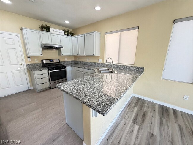 Building Photo - 5360 Cielo Oro St