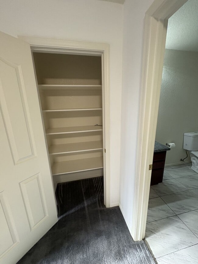 Building Photo - Convenient Location Three bedroom 2.5 baths 2 car garage