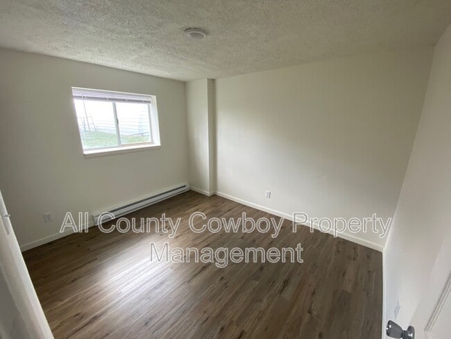 Building Photo - 705 Ferris Ct