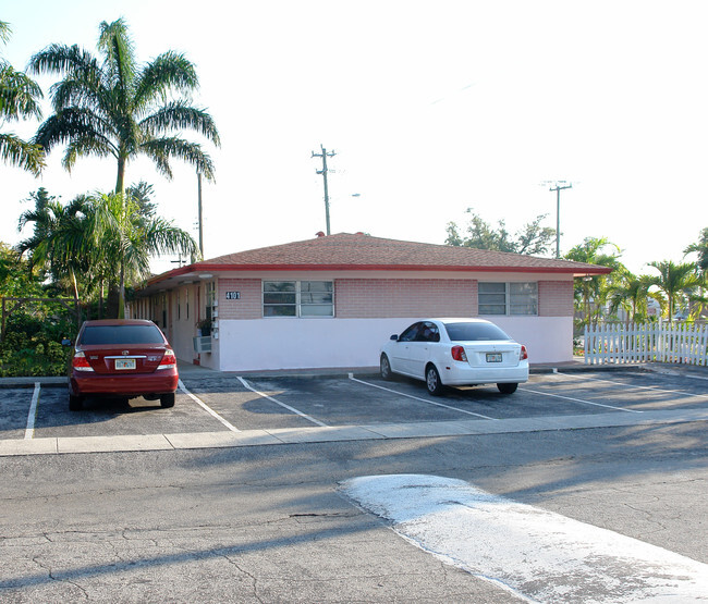 Building Photo - Golden Palm Apartments
