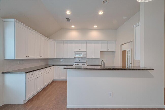 Building Photo - 11106 Fairway Dr