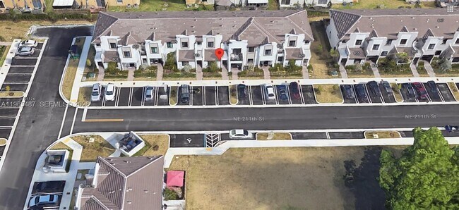 Building Photo - 817 NE 211th St