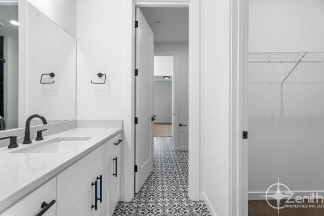 Building Photo - 990 W Magnolia Loop