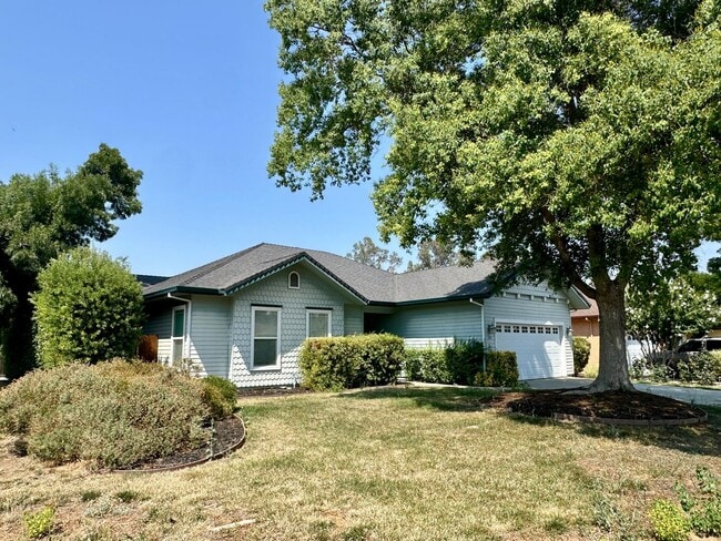 Building Photo - House Available Now!