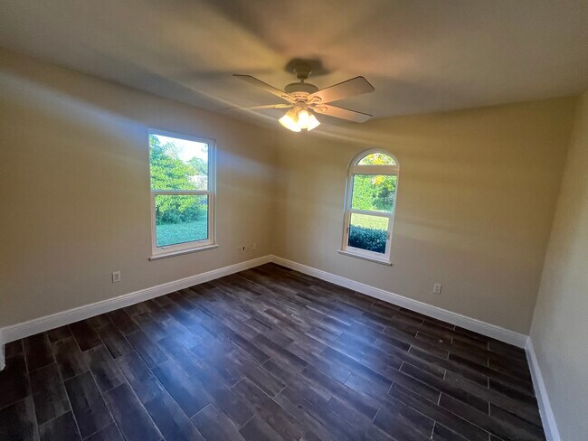 Building Photo - 114 N Tymber Creek Rd