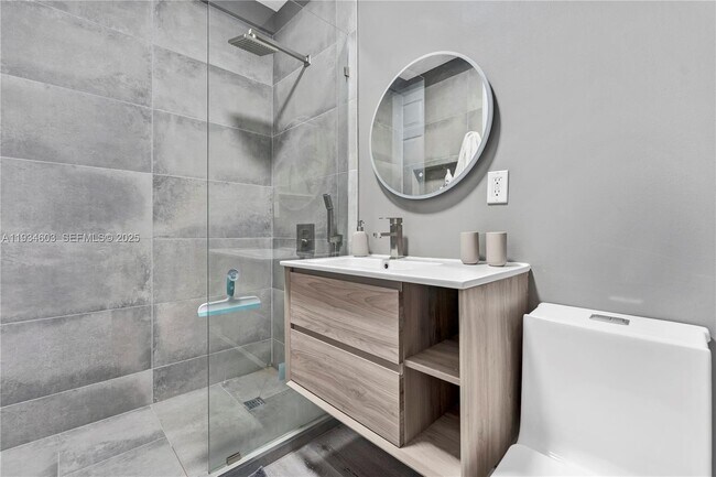 Building Photo - 5046 SW 162nd Ave