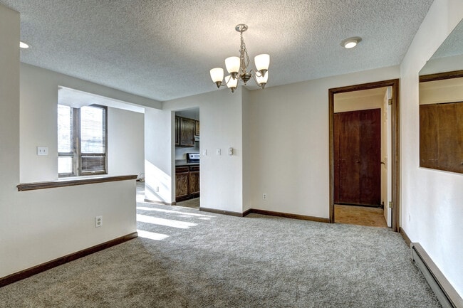 Building Photo - Unique, Rustic, and Spacious Living! Walk ...