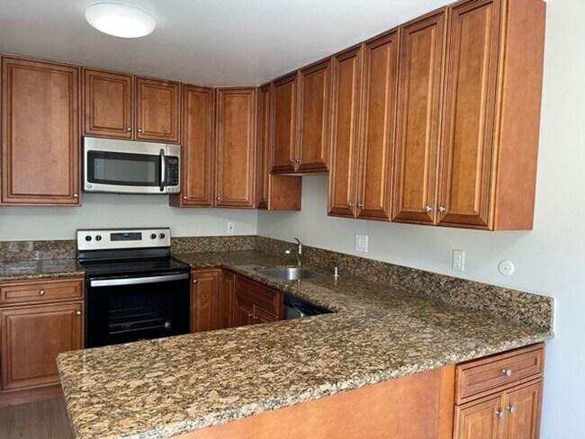 Building Photo - 2 bedroom, 2.5 bath 2 story condo now avai...