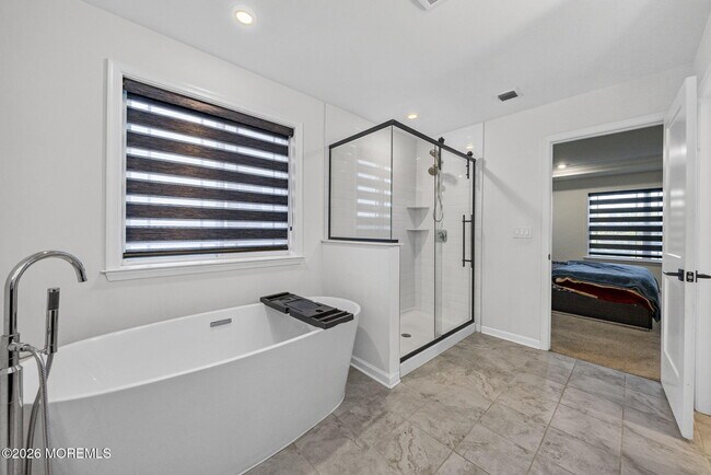 Building Photo - 319 Tulip Ct