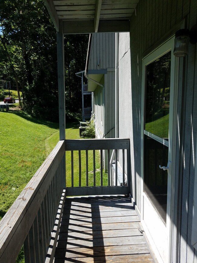 Back Deck - 1200 Craigmont Dr