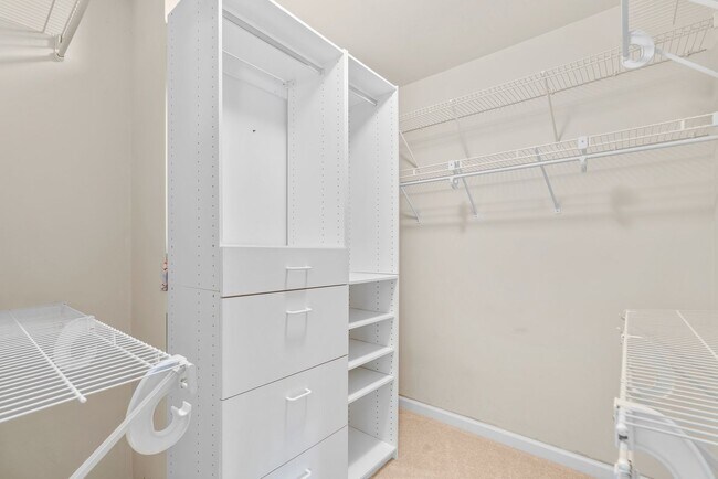 Building Photo - 2 Bed 2.5 Bath - Lakelands Townhome - Deta...