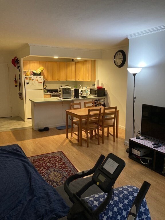 Building Photo - 145 Pinckney St