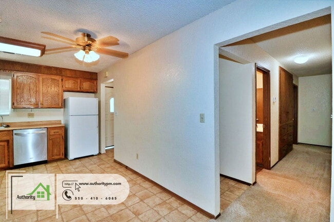 Building Photo - 160 Woodcliff Dr