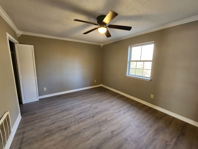 Building Photo - 8206 Dogwood Trail