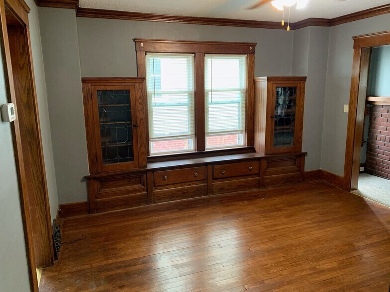 Building Photo - 1595 Warren Rd