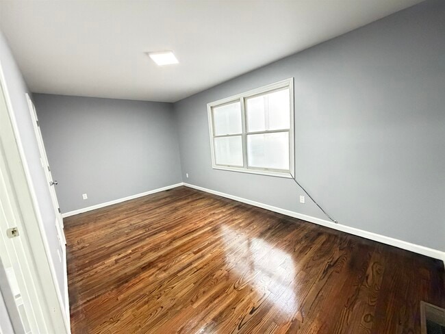 Building Photo - 384 Summit Ave