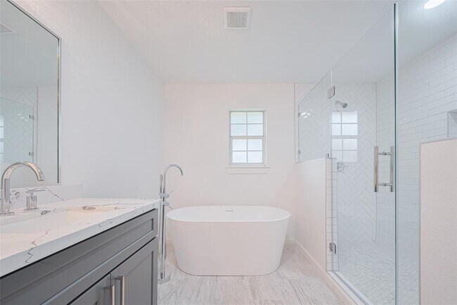 Building Photo - 5303 Lookout Mountain Dr